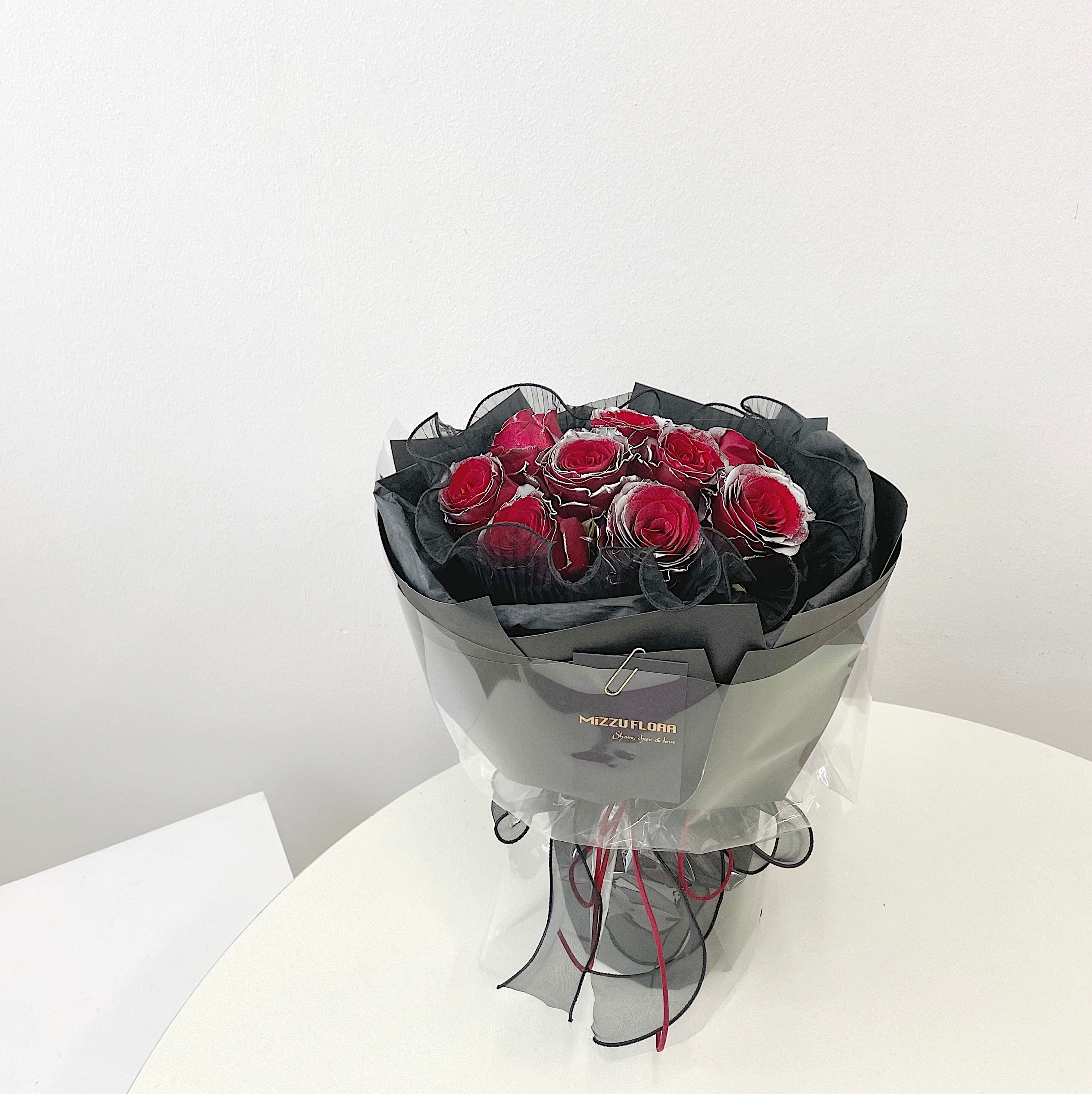 Chic Red Fresh Roses Flower Bouquet in Black – Mizzu Flora SG